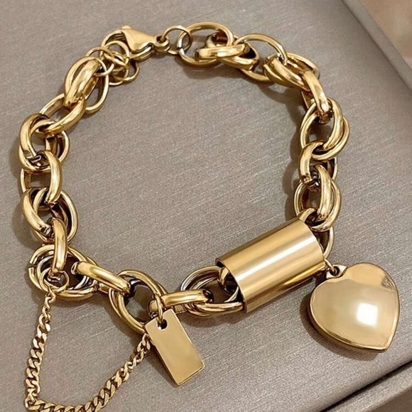 New heart charm bracelet - Picture 2 of 5